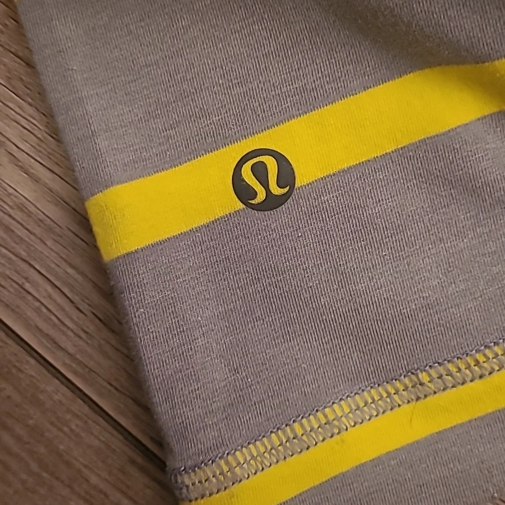 LULULEMON Grey Yellow Striped Athletic Sz Medium Mens Workout T Shirt - Picture 3 of 3